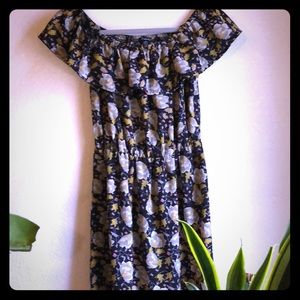 ** Sold**Cute printed easy to wear maxi dress